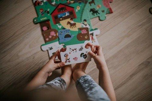 Puzzle obserwacyjne w walizce - Farma, 24 elementy - SLOW STORE