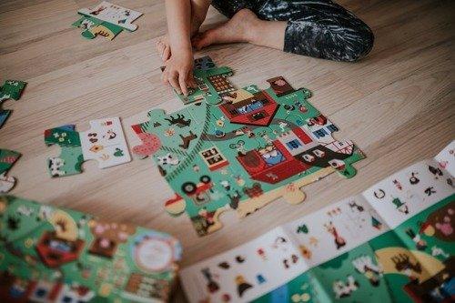 Puzzle obserwacyjne w walizce - Farma, 24 elementy - SLOW STORE