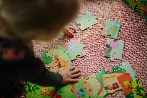 Puzzle w walizce Ogród, 36 elementów, 4+ - SLOW STORE